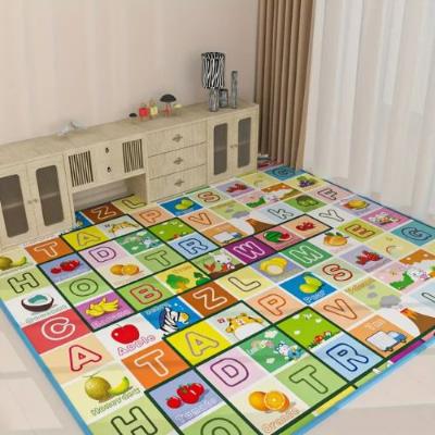 Tapis-de-sol-bébé-ludique