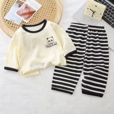 Pyjama bebe Panda crème et pantalon rayé noir et blanc, face devant.