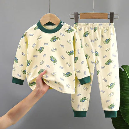 Pyjama bebe :  beige a motifs chars verts sur cintre