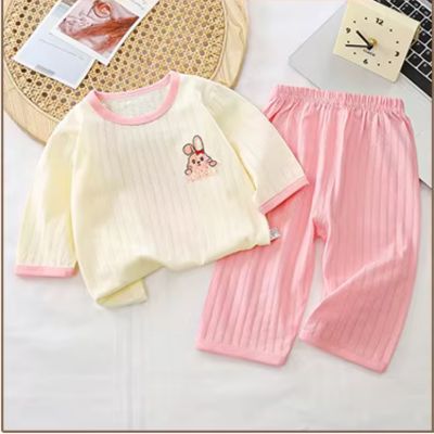 Pyjama bebe deux pièces rose motif lapin, présentation produit à plat