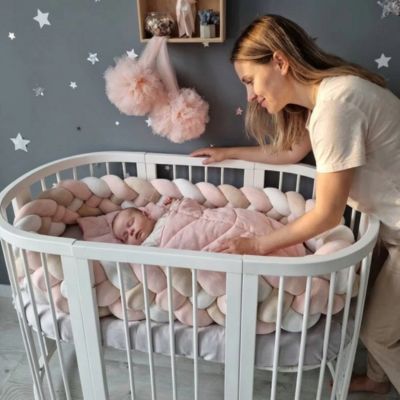 Tresse de lit  - Bébé en sécurité sous le regard bienveillant de maman - Protection douce berceau